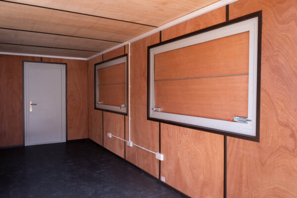 Contenedor maritímo de 20 pies con doble trampilla de servicio – Image 4